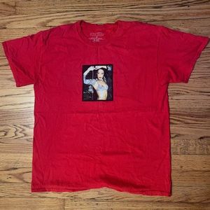 red aaliyah tee size M